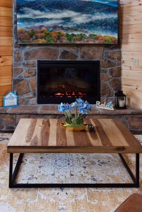 New! Indoor Pool/Ps 5/Hot Tub/Parkway Villa Pigeon Forge Eksteriør bilde