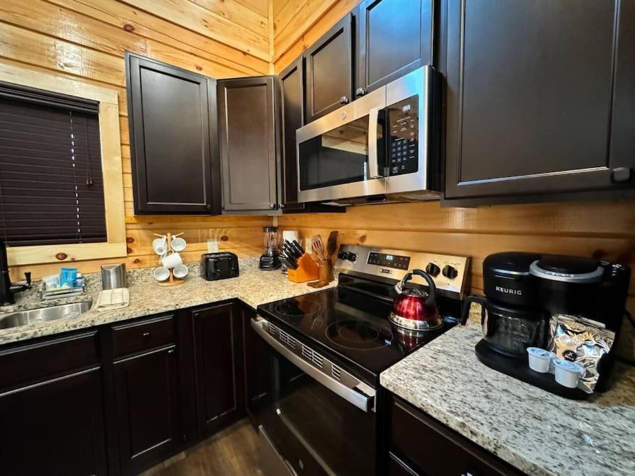 New! Indoor Pool/Ps 5/Hot Tub/Parkway Villa Pigeon Forge Eksteriør bilde
