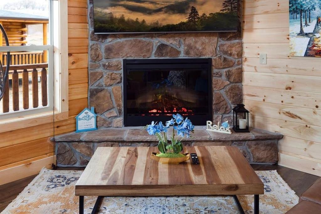 New! Indoor Pool/Ps 5/Hot Tub/Parkway Villa Pigeon Forge Eksteriør bilde